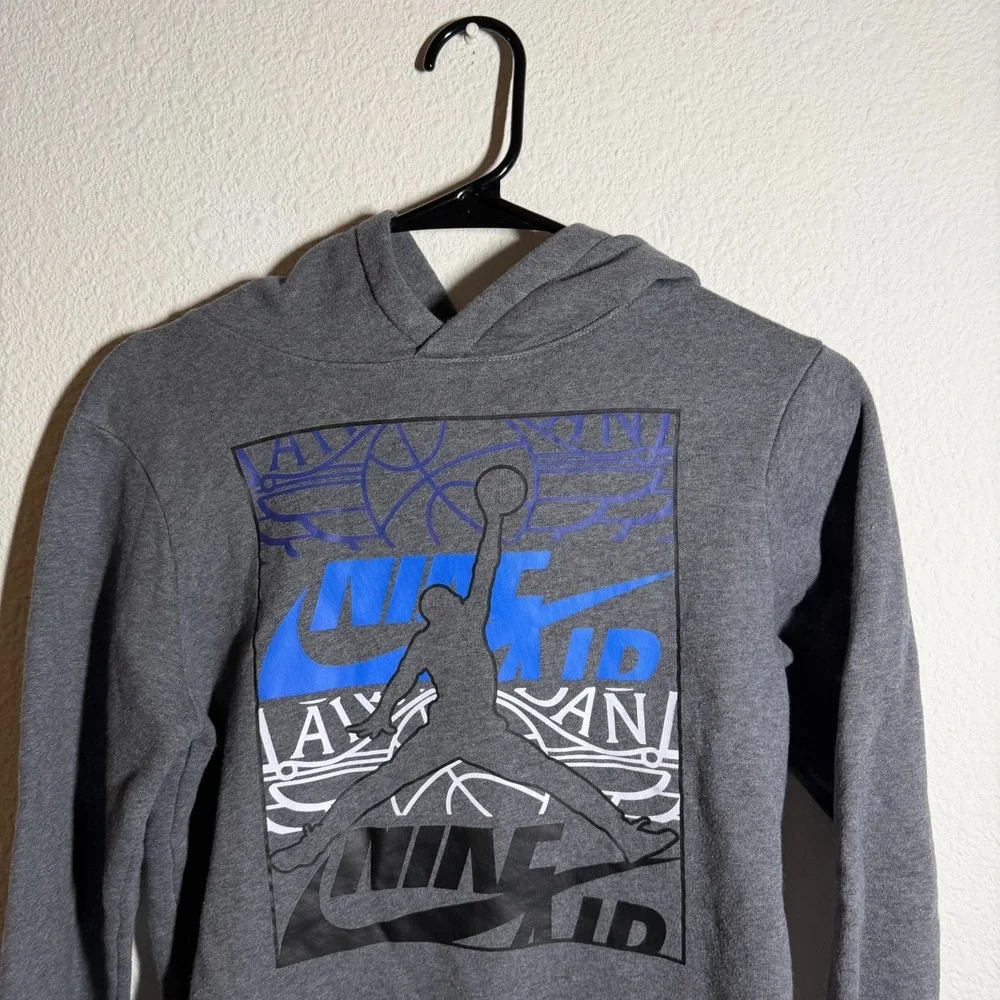 Nike Air Jordan Hoodie Boys Medium‎ Gray Fleece Lined Graphic Winter Casual